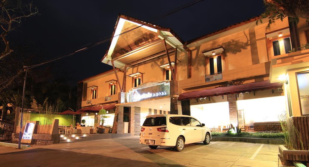 Syailendra Hotel Syariah ジェパラ エクステリア 写真