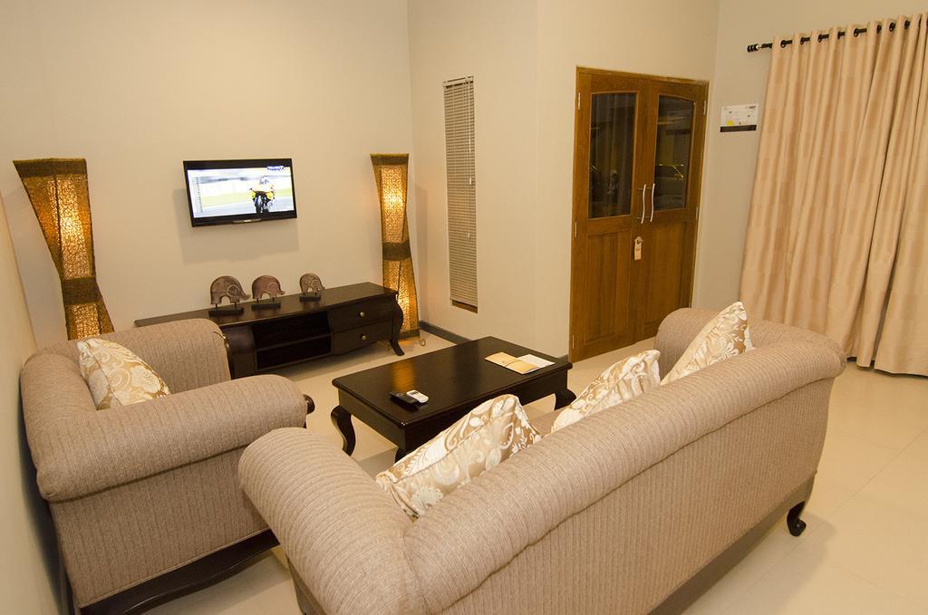 Syailendra Hotel Syariah ジェパラ エクステリア 写真